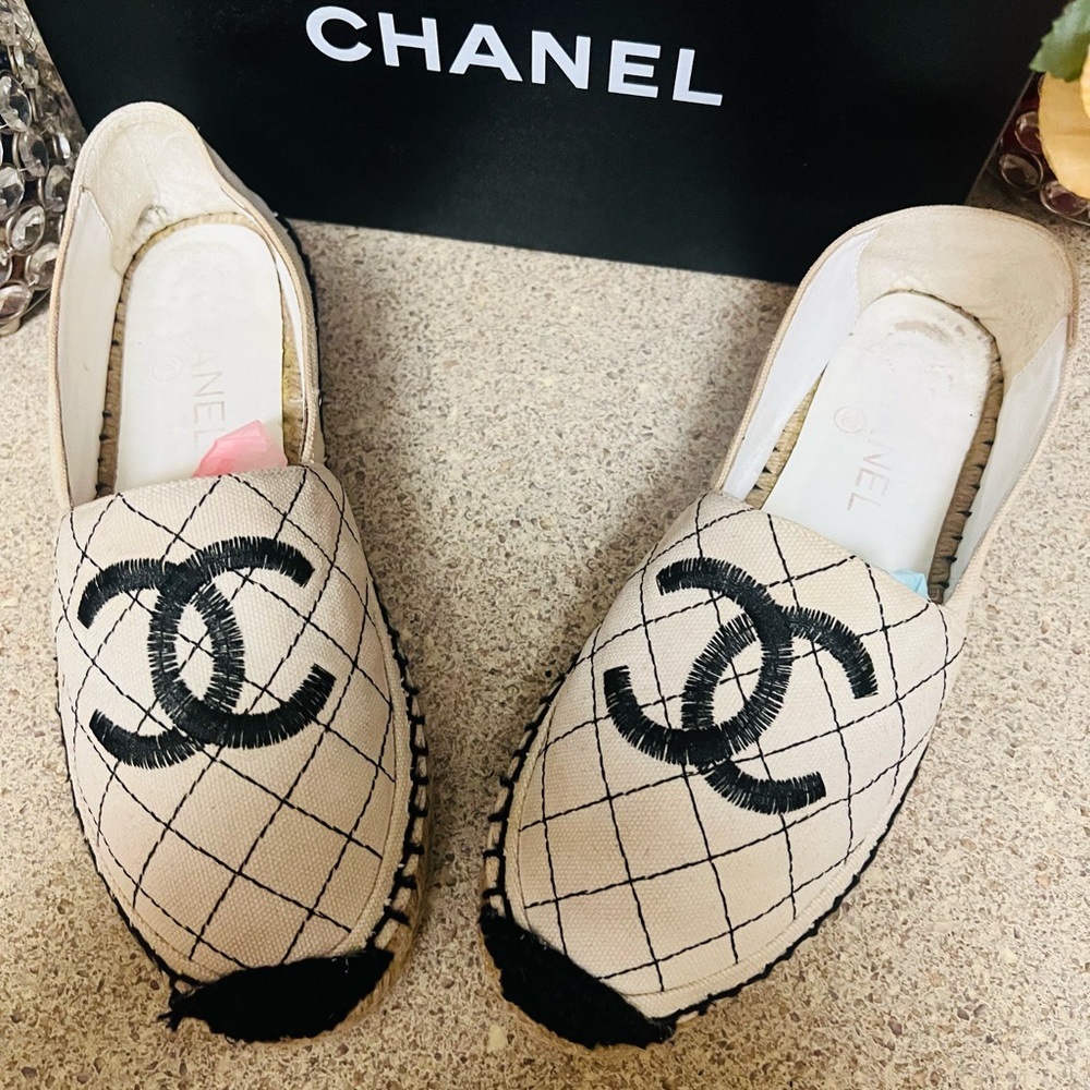 💯 CHANEL Interlocking CC Logo Quilted Canvas Espadrilles